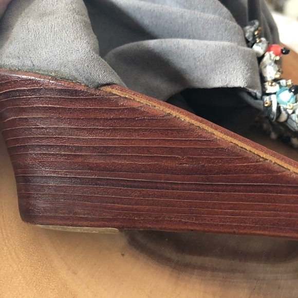 Wedge gray suede  beaded heal sandals - Picture 6 of 8